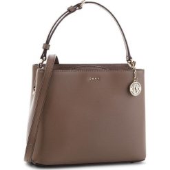 Torebka DKNY - R83J3619 253. Torebki do ręki damskie marki DKNY. W wyprzedaży za 489.00 zł.