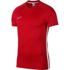Koszulka męska Nike M Dry Academy SS czerwona AJ9996 657. Czerwone koszulki sportowe męskie Nike, m, bez wzorów, bez kołnierzyka, bez ramiączek, do piłki nożnej. W wyprzedaży za 55.00 zł.