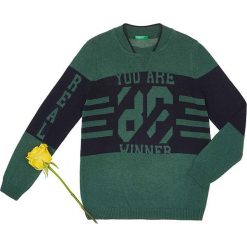 Sweter w kolorze zielonym. Zielone swetry dla chłopców Benetton Kids, bez wzorów, z wełny, bez kołnierzyka, bez kaptura. W wyprzedaży za 87.95 zł.