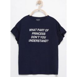 T-shirt z falbanką przy rękawie - Granatowy. T-shirty damskie marki bonprix. W wyprzedaży za 9.99 zł.