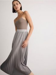 Plisowana spódnica midi - jasnozielony. Zielone spódnice damskie Reserved, l, bez wzorów, z dzianiny, midi, rozkloszowane. W wyprzedaży za 79.99 zł.