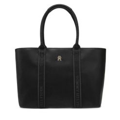 Torebka Tommy Hilfiger. Czarne torebki do ręki damskie Tommy Hilfiger, bez wzorów, klasyczne, bez dodatków. Za 359.99 zł.