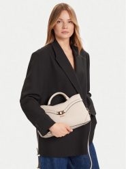 Guess Torebka Dea HWBG79 93060 Écru. Torebki do ręki damskie Guess, z aplikacjami, ze skóry, bez dodatków. Za 359.99 zł.