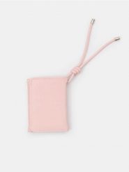 Składany portfel na karty z paskiem - różowy. Czerwone portfele damskie Sinsay, bez wzorów. Za 22.99 zł.