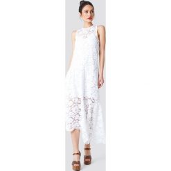 NA-KD Boho Koronkowa sukienka z asymetrycznym brzegiem - White. Sukienki damskie marki NA-KD Boho. W wyprzedaży za 64.78 zł.