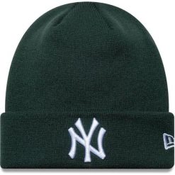 Czapka zimowa New Era League Essential New York Yankees dark green/white. Zielone czapki i kapelusze męskie New Era, na zimę, bez wzorów, sportowe. Za 119.99 zł.