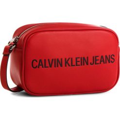 Torebka CALVIN KLEIN JEANS - Sculpted Camera Bag K40K400385 623. Listonoszki damskie marki Calvin Klein Jeans. W wyprzedaży za 289.00 zł.