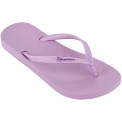 Japonki Ipanema Anat 82591-AQ602 fioletowe. Fioletowe klapki damskie bez wzorów, z gumy, bez obcasa. Za 113.38 zł.