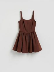 Rozkloszowana sukienka mini - brązowy. Brązowe sukienki damskie Reserved, l, bez wzorów, z dzianiny, bez kołnierzyka, bez ramiączek, mini, rozkloszowane. Za 99.99 zł.