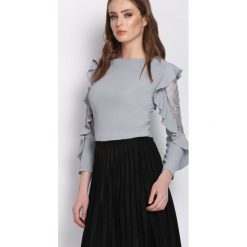 Szara Bluzka Solemnly. Szare bluzki damskie Born2be, l, bez wzorów, z koronki, wizytowe, bez kołnierzyka, bez ramiączek. Za 39.99 zł.
