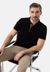 Koszulka polo O-MOLTI. Czarne koszulki polo męskie Volcano, m, bez wzorów, z bawełny, klasyczne, bez ramiączek. Za 99.99 zł.