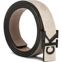 Pasek Damski CALVIN KLEIN - J Re-Issue Belt K60K604052 80 234. Brązowe paski damskie Calvin Klein, w paski, z nubiku. W wyprzedaży za 219.00 zł.