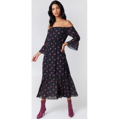 NA-KD Boho Sukienka z odkrytymi ramionami - Black. Sukienki damskie marki NA-KD Boho. W wyprzedaży za 113.58 zł.
