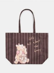 Materiałowa torba shopper Winnie the Pooh - wielobarwny. Torebki shopper damskie Sinsay, bez wzorów, z materiału, bez dodatków. Za 19.99 zł.