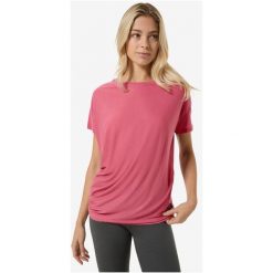 Koszulka SUPER.NATURAL W YOGA LOOSE TEE. Czerwone koszulki sportowe damskie super.natural, bez wzorów, na fitness i siłownię. Za 349.99 zł.