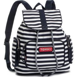 Plecak TOMMY HILFIGER - Varsity Nylon Stripe Backpack AW0AW06239 902. Plecaki damskie marki Tommy Hilfiger. Za 549.00 zł.
