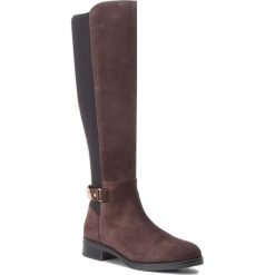 Oficerki TOMMY HILFIGER - Th Buckle High Boot FW0FW03065 Ebony 025. Brązowe kozaki damskie Tommy Hilfiger, z materiału. Za 849.00 zł.