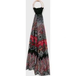 Desigual - Szal. Brązowe szaliki i chusty damskie Desigual, z poliesteru. W wyprzedaży za 99.90 zł.