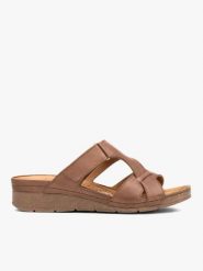 Jasnobrązowe klapki z platformą. Brązowe klapki damskie Ryłko, bez wzorów, ze skóry, eleganckie, bez obcasa, na platformie. Za 329.99 zł.