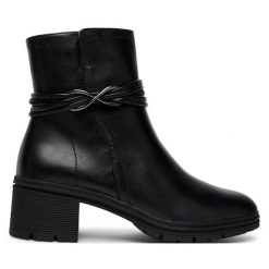 Botki Tamaris. Czarne botki damskie Tamaris, bez obcasa, na słupku, bez zapięcia. Za 499.99 zł.
