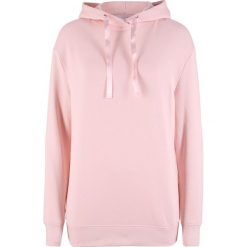 Bluza z połyskującymi paskami bonprix pastelowy jasnoróżowy. Bluzy damskie bonprix. Za 54.99 zł.