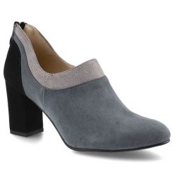 Półbuty damskie Damiss, naturalna skóra zamszowa z zabudowaną cholewką elastyczną wstawką przy podbiciu oraz stabilnym obcasem o średniej wysokości,. Szare półbuty damskie DAMISS, bez wzorów, ze skóry, biznesowe, bez obcasa, na obcasie, bez zapięcia. Za 259.00 zł.