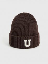 Prążkowana czapka beanie z naszywką - brązowy. Brązowe czapki i kapelusze damskie Sinsay, z aplikacjami, prążkowane. Za 17.99 zł.