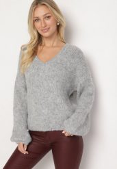 Jasnoszary Sweter z Wełną i Rozszerzanymi Rękawami Sinara. Szare swetry damskie Born2be, bez wzorów, z wełny, biznesowe, bez kołnierzyka, bez ramiączek, bez kaptura. Za 149.99 zł.