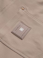 Spodnie męskie materiałowe REGULAR z kieszeniami cargo - beżowe V3 OM-PACG-0178 - XXL. Brązowe spodnie materiałowe męskie Ombre Clothing, l, bez wzorów, z materiału. W wyprzedaży za 79.99 zł.