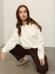 Bluza hoodie z bawełną - kremowy. Białe bluzy damskie Sinsay, l, bez wzorów, z bawełny, bez kaptura. Za 49.99 zł.