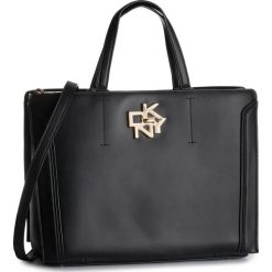 Torebka DKNY - R92DKC12 Blk/Gold BGD. Czarne torebki do ręki damskie DKNY, z aplikacjami, ze skóry, klasyczne, zdobione, bez dodatków. W wyprzedaży za 589.00 zł.