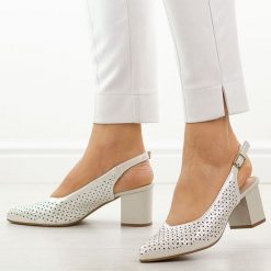 Srebrne skórzane ażurowe czółenka damskie Jezzi 2263A-5. Szare czółenka damskie Jezzi, w ażurowe wzory, ze skóry, casualowe, bez obcasa, na słupku, bez zapięcia. Za 219.00 zł.