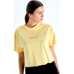 Krótka koszulka oversize - Żółty. T-shirty damskie marki Cropp. Za 29.99 zł.