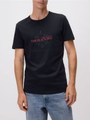 T-shirt slim fit z nadrukiem - czarny. Czarne t-shirty męskie Reserved, l, bez wzorów, z bawełny, bez kołnierzyka. W wyprzedaży za 32.99 zł.