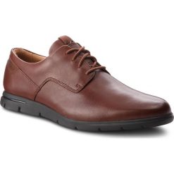 Półbuty CLARKS - Vennor Walk 261364217 Mahogany Leather. Półbuty na co dzień męskie marki Clarks. W wyprzedaży za 279.00 zł.