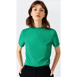 Simple - Top. Zielone topy damskie Simple, z dzianiny, z krótkim rękawem. W wyprzedaży za 159.90 zł.