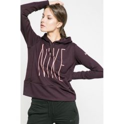 Nike - Bluza. Bluzy sportowe damskie marki Nike, z nadrukiem, z dzianiny. W wyprzedaży za 139.90 zł.