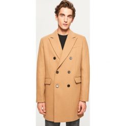 Dwurzędowy płaszcz z wełną - Beżowy. Brązowe płaszcze damskie Reserved, bez wzorów, z wełny, bez kaptura. Za 349.99 zł.