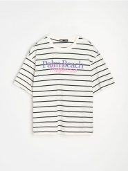 Bawełniana koszulka w paski z napisem Palm Beach California - wielobarwny. T-shirty damskie Sinsay, l, bez wzorów, z bawełny, bez kołnierzyka. Za 29.99 zł.