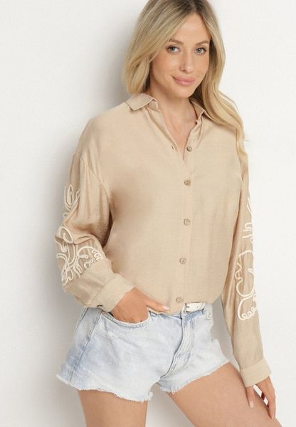 Beżowa Koszula z Wiskozy i Lnu z Ozdobnymi Naszywkami Palanira. Brązowe bluzki damskie Born2be, l, z aplikacjami, z wiskozy, klasyczne, bez kołnierzyka, bez ramiączek. Za 89.99 zł.
