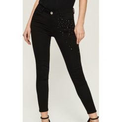 Spodnie skinny z aplikacją z pereł - Czarny. Spodnie materiałowe damskie marki Sinsay. W wyprzedaży za 39.99 zł.
