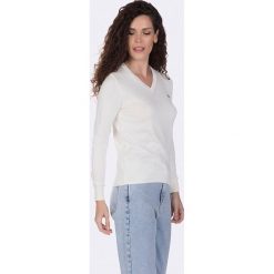 Sweter w kolorze białym. Swetry damskie marki Giorgio di Mare. W wyprzedaży za 128.95 zł.
