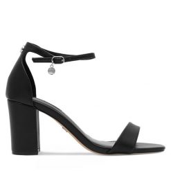Sandały Nine West. Czarne klapki damskie Nine West, bez wzorów, bez obcasa, na słupku, bez zapięcia. Za 229.99 zł.