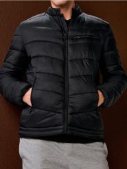 Pikowana kurtka puffer ze stójką - czarny. Czarne kurtki męskie Sinsay, l, bez wzorów, bez kaptura. Za 99.99 zł.