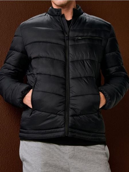 Pikowana kurtka puffer ze stójką - czarny. Czarne kurtki męskie Sinsay, l, bez wzorów, bez kaptura. Za 99.99 zł.