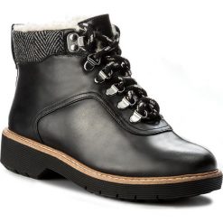 Botki CLARKS - Witcombe Rock 261273174 Black Leather. Czarne botki damskie Clarks, z materiału, bez obcasa. W wyprzedaży za 329.00 zł.