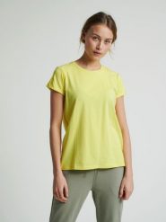 Koszulka damska Hummel Isobella. Żółte t-shirty damskie Hummel, s, bez wzorów, z bawełny, klasyczne, bez kołnierzyka. Za 129.50 zł.
