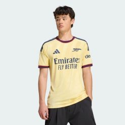 Koszulka z trzeciego zestawu Arsenal FC 26/27. Żółte koszulki sportowe męskie Adidas, xl, bez wzorów, z dzianiny, bez kołnierzyka, bez ramiączek, do piłki nożnej, climacool (adidas). Za 439.00 zł.