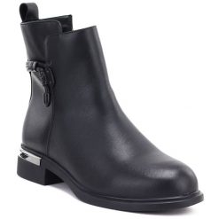 Skórzane botki damskie czarne D&A S.Barski MK62-7025. Czarne botki damskie d&a, ze skóry, eleganckie, bez obcasa, bez zapięcia. Za 219.99 zł.
