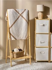 Koc z minimalistycznym wzorem - beżowy. Brązowe kocyki dla dzieci Sinsay. W wyprzedaży za 22.99 zł.